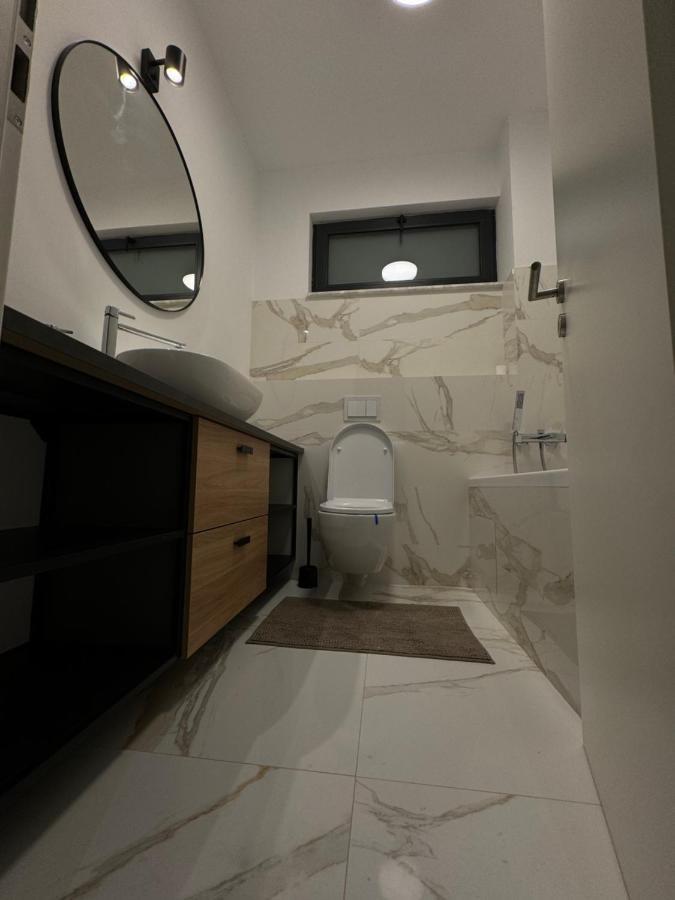 Warm Hotel Apartment Bukarest Exterior foto