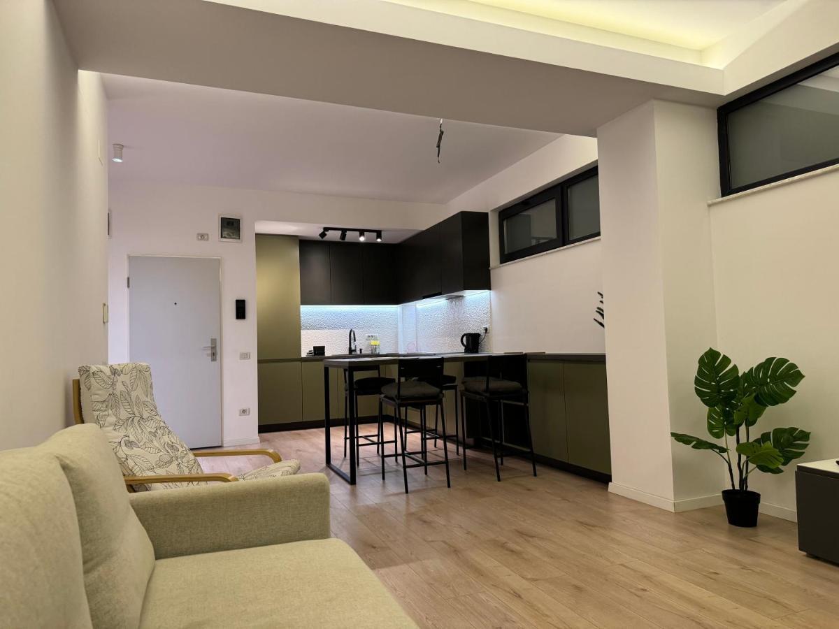 Warm Hotel Apartment Bukarest Exterior foto