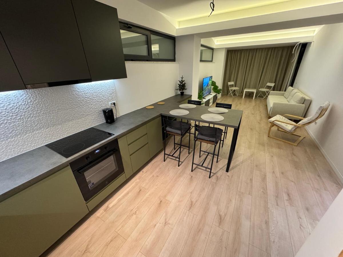Warm Hotel Apartment Bukarest Exterior foto