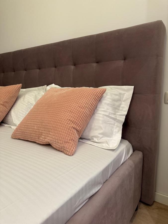 Warm Hotel Apartment Bukarest Exterior foto