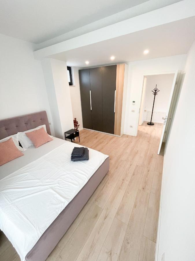 Warm Hotel Apartment Bukarest Exterior foto